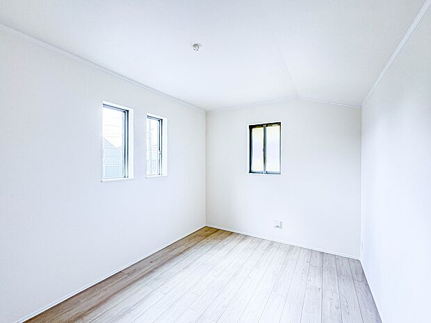 【寝室】充実した生活は伸びやかな居室空間から始まります。快適に・伸びやかに。心の潤いを求める方々へ。