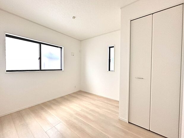 【洋室5.5帖】充実した生活は伸びやかな居室空間から始まります。快適に・伸びやかに。心の潤いを求める方々へ。