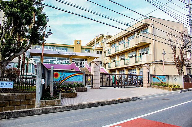 小学校 270m 大東小学校(全児童600余名の中規模校です。私たちの校章は太陽の光を放つイメージと強くやさしい子どもに育つことを願い、創られました。かしこく、なかよく、たくましく、を目指す…