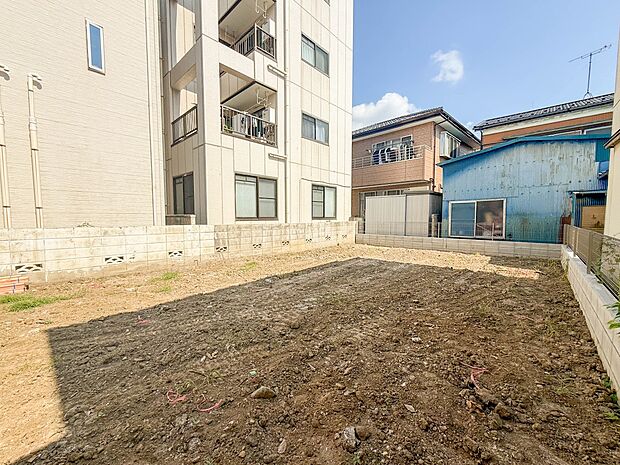 1号棟【外観】家族の温かさと陽光の暖かさ、楽しい毎日と明るい未来を予感させる「空間が織り成すひとつ先の住み心地」を演出します。