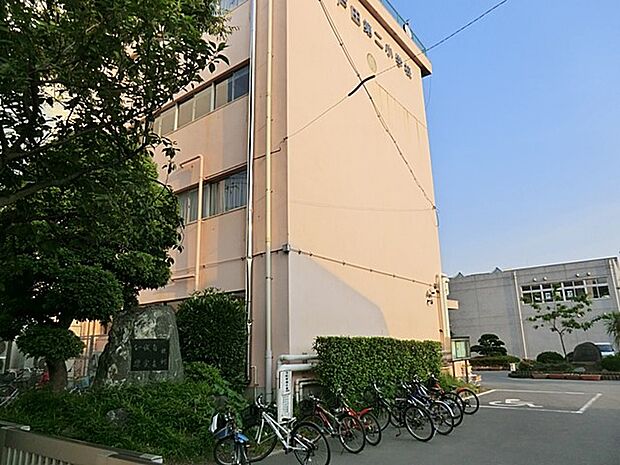 小学校 702m 戸田第二小学校(心豊かにたくましく生きるチカラをもつ子ども。を教育目標にして、知・徳の調和のとれた人間性あふれる戸二っ子を育てます。すすんで学ぶ、他人を思いやる、自ら身体を…