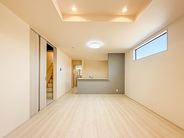 4号棟【LDK17帖】 整然とした空間演出、快適な理想の暮らしの実現は家のみの拘りではなく、そこで暮らす方々にとって素敵な環境であることも挙げられると思います。四季折々の変化が奏でる鼓動を…