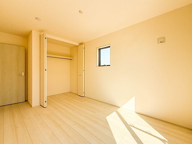 4号棟【寝室6.5帖】充実した生活は伸びやかな居室空間から始まります。快適に・伸びやかに。心の潤いを求める方々へ。