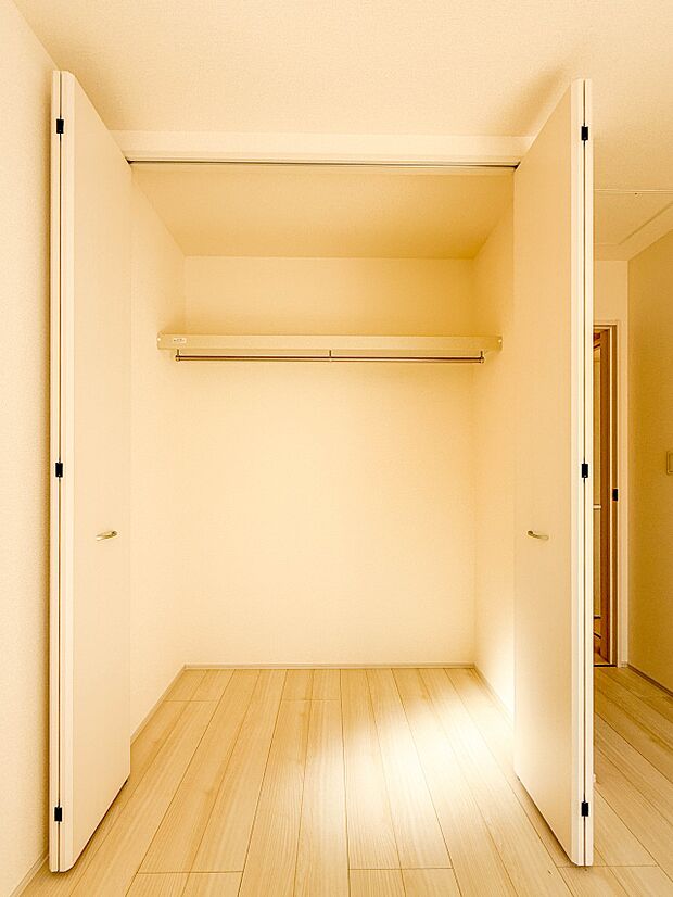 4号棟【収納】各部屋を最大限に広く使って頂ける様、全居住スペースに収納付。プライベートルームはゆったりと快適に。