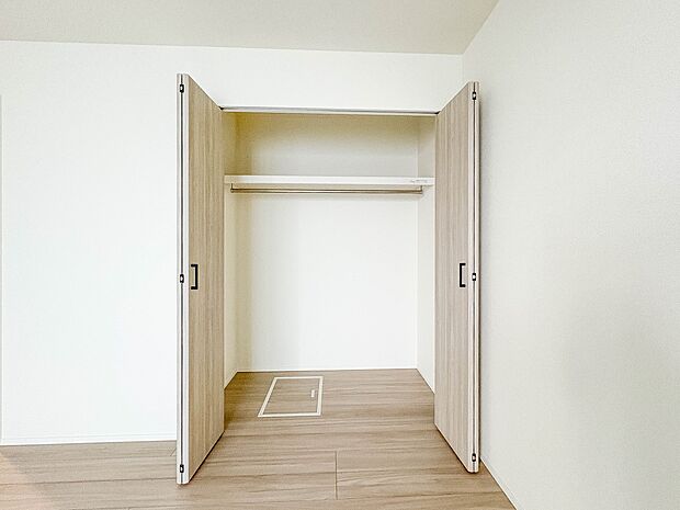2号棟【収納】限られたスペースを有効に活用できる壁面クローゼット。