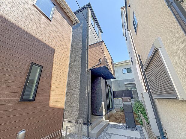 2号棟【前面道路】車の通行が少ないので、静かな住環境を維持することができます。