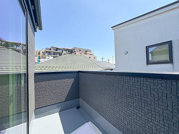 2号棟【バルコニー】バルコニーから差し込む陽光・通風は、住環境・快適性と共に有り続ける貴重な「財産」です。