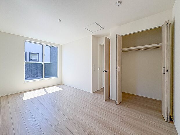 2号棟【洋室】充実した生活は伸びやかな居室空間から始まります。快適に・伸びやかに。心の潤いを求める方々へ。