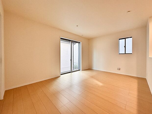 【LDK15帖】うららかな陽射しがどのお部屋にも降り注ぎますように、快適さを追求した間取設計。得難い立地環境での生活を恵みの豊かな永住の地へと変えてくれます。