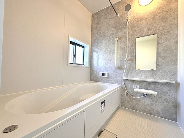 【浴室】一日の疲れを癒してくれるお風呂空間。使いやすさと上質な質感を両立して、単なる習慣から特別な時間に変わるはず。