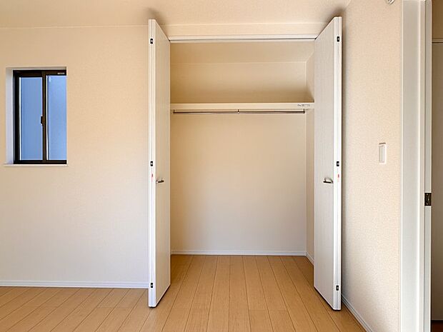 【収納】各部屋を最大限に広く使って頂ける様、全居住スペースに収納付。プライベートルームはゆったりと快適に。