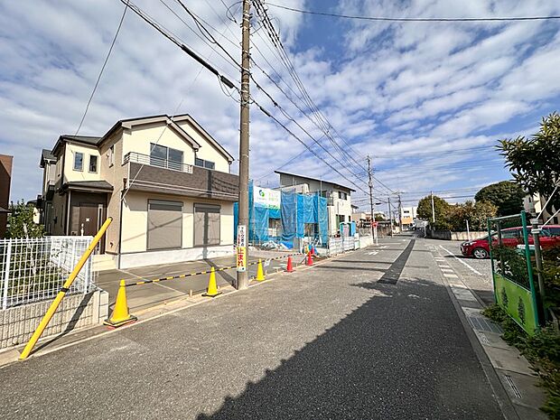 【前面道路6m】車の通行が少ないので、静かな住環境を維持することができます。
