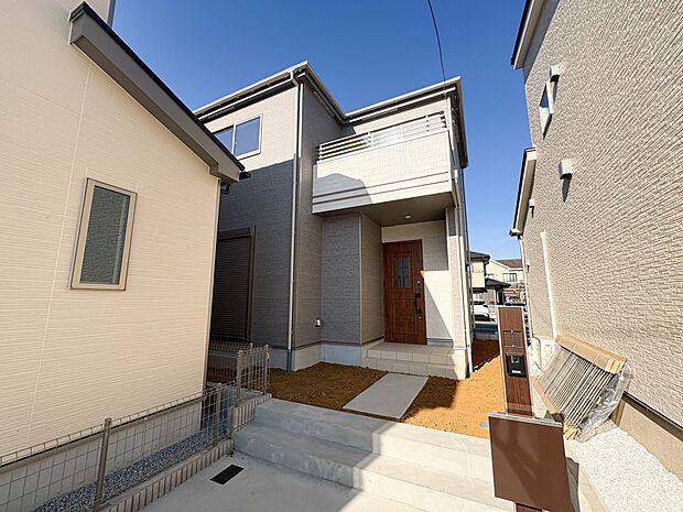 【現地外観】こちらの物件に少しでもご興味がありましたら、お気軽にお電話下さい。ネット上で「見えない物」「わからない事」でも、実際にご見学いただくことで、手に取るようにおわかりいただけるはずで…