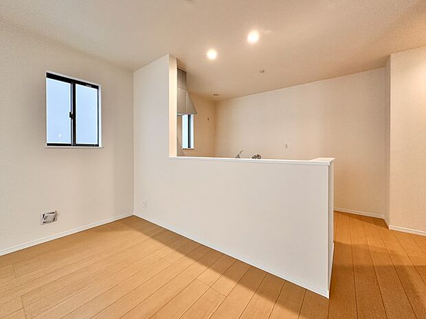 【LDK15帖】忙しい朝でも家族揃って食事をしたいゆとりあるダイニングスペース。