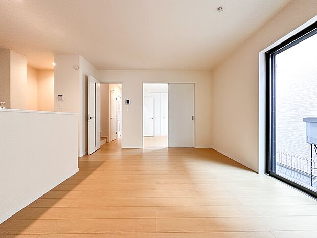 【LDK15帖】忙しい朝でも家族揃って食事をしたいゆとりあるダイニングスペース。