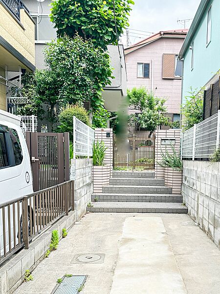 【駐車場】日々の暮らしにマイカーが必要。そんな方は物件の購入条件に駐車場は必須です。通勤に、家族のお迎えに、お買物に、おでかけに、クルマライフを楽しみたい方に。