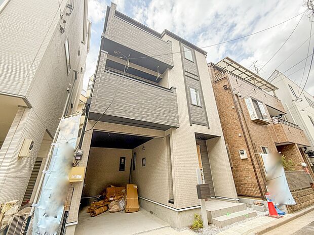 1号棟【外観】こちらの物件が少しでも気になるようでしたら、お気軽にお問合せください。人生でいちばん大きなお買い物ですので、ゆっくりご見学ください。ネット上の画像と実際の見学では、リアル感がま…