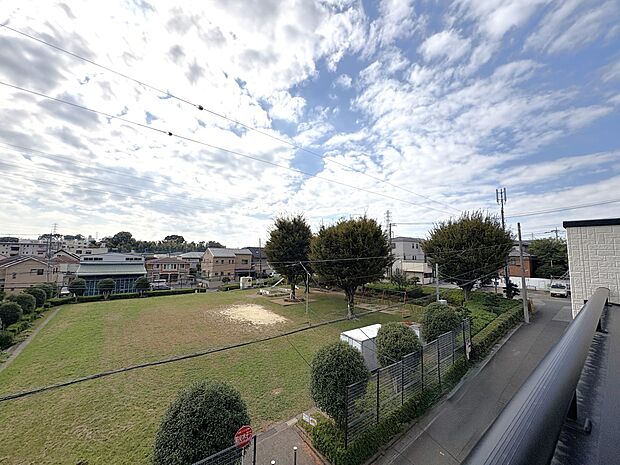 【1号棟 眺望】建物南側に公園広場・遮る建物の無い 開放的な眺望景色