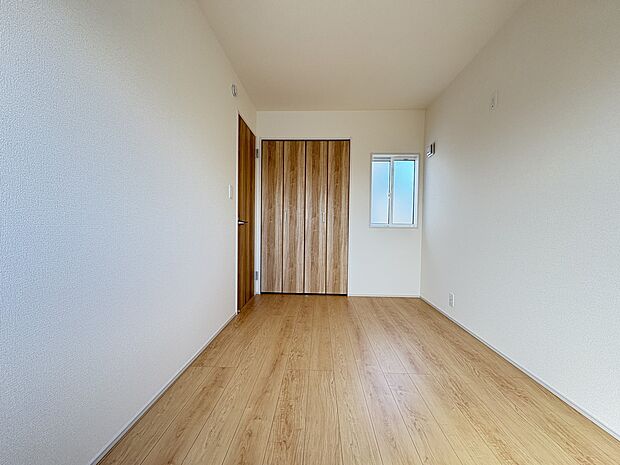 【2号棟 3階洋室5帖】全室に2面採光、通風良好・クローゼット収納付き