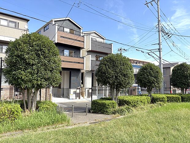 【1-2号棟 外観】南公道6ｍ・整形地・公園を望む開放的な立地・断熱性能5等級・ＢＥＬＳ省エネ基準取得