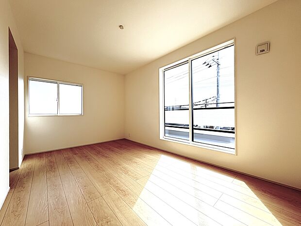 【2号棟 3階洋室7.5帖】主寝室として設計・大型収納(ウォークインクローゼット)を備えた洋室