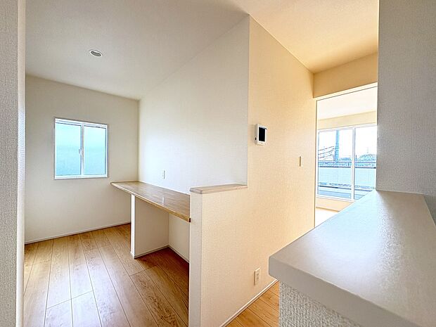 【2号棟 カウンタースペース】3階フロアにオープンスペース・趣味やテレワークも、使い方いろいろ