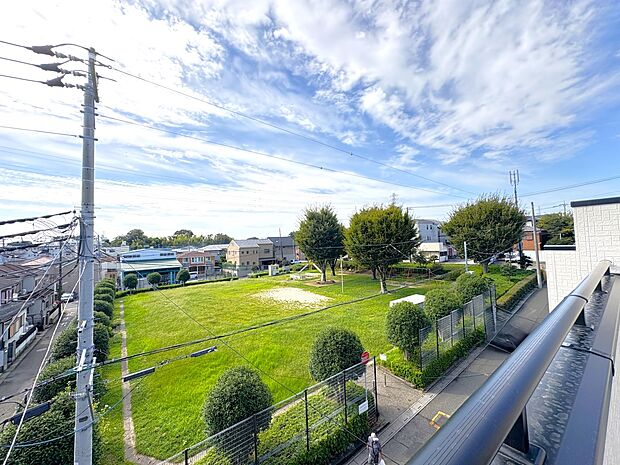 【2号棟 眺望】建物南側に公園広場・遮る建物の無い 開放的な眺望景色