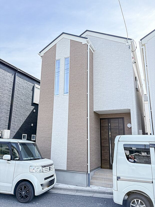 10号棟【外観】家族の温かさと陽光の暖かさ、楽しい毎日と明るい未来を予感させる「空間が織り成すひとつ先の住み心地」を演出します。