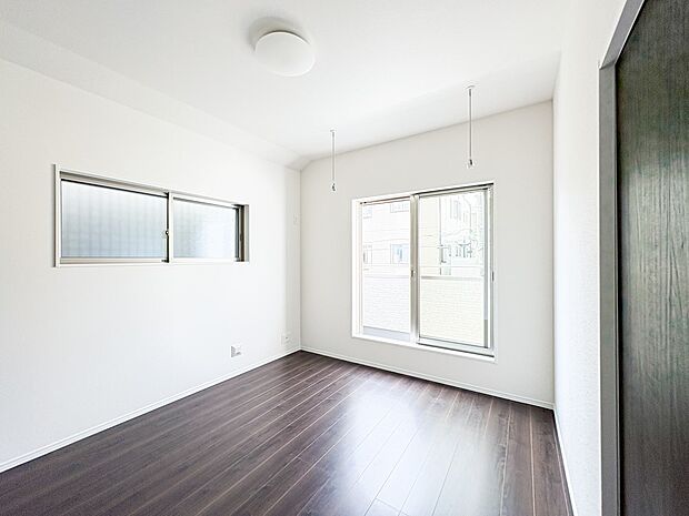 7号棟【洋室6.1帖】充実した生活は伸びやかな居室空間から始まります。快適に・伸びやかに。心の潤いを求める方々へ。