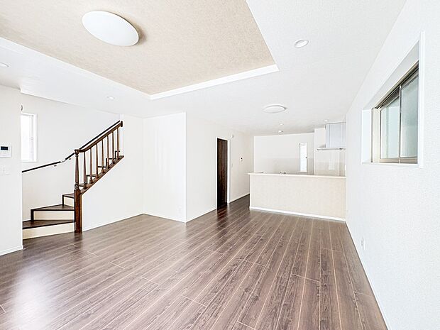 7号棟【リビングダイニング20.2帖】しっかりとした広さがあるのでルームメイク自由自在!