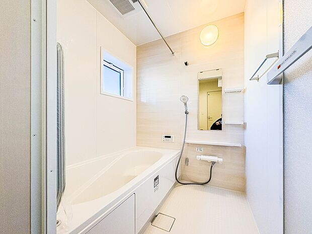 2号棟【浴室】一日の疲れを癒してくれるお風呂空間。使いやすさと上質な質感を両立して、単なる習慣から特別な時間に変わるはず。