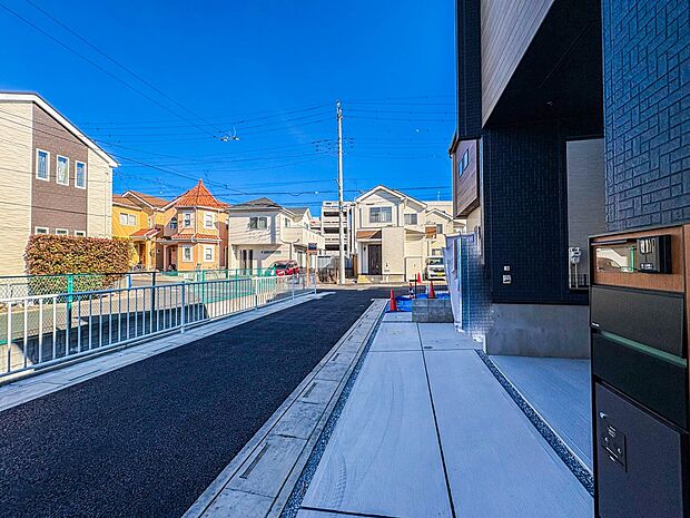 【前面道路4m】車の通行が少ないので、静かな住環境を維持することができます。