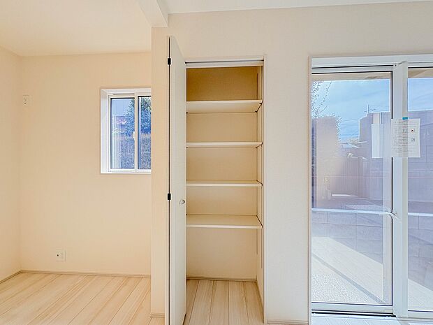 7号棟【リビング収納】リビングにも収納！！各部屋に収納完備その他の箇所にも収納があり便利です。