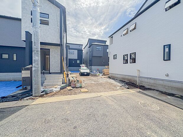 【外観】家族の温かさと陽光の暖かさ、楽しい毎日と明るい未来を予感させる「空間が織り成すひとつ先の住み心地」を演出します。