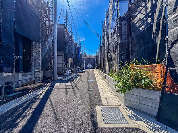 【前面道路4m】車の通行が少ないので、静かな住環境を維持することができます。