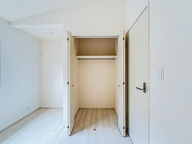 12号棟【収納】各部屋を最大限に広く使って頂ける様、全居住スペースに収納付。プライベートルームはゆったりと快適に。