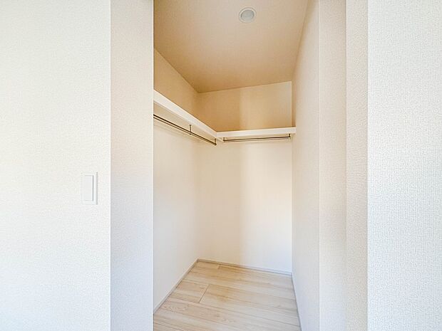 1号棟【収納】限られたスペースを有効に活用できる壁面クローゼット。