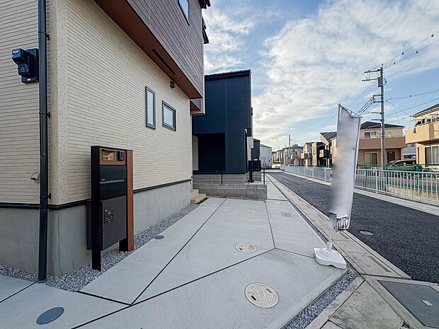 【外観】全棟カーズペース2台分あるゆとりのある敷地です。