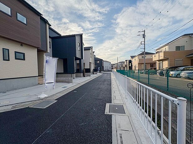 【前面道路4m】車の通行が少ないので、静かな住環境を維持することができます。
