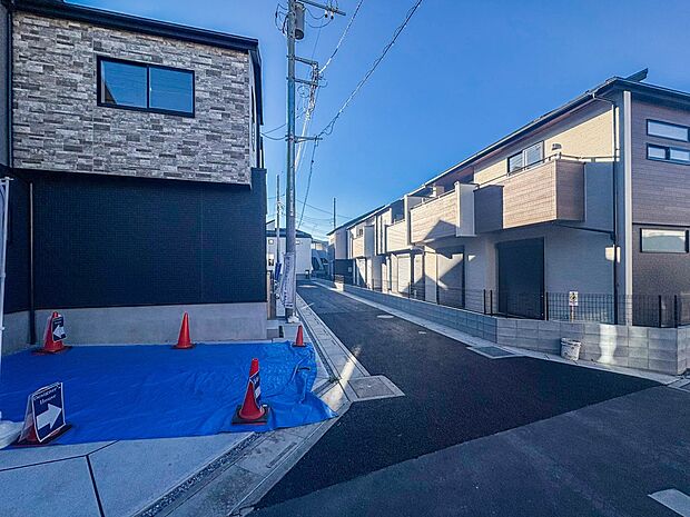 【外観】全棟カーズペース2台分あるゆとりのある敷地です。