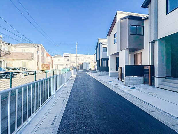 【前面道路4m】車の通行が少ないので、静かな住環境を維持することができます。