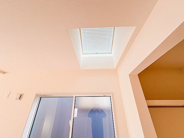 1号棟【洋室10.5帖】  快適に過ごす条件は、一人ひとり違います。だからこそ飾り過ぎないシンプルな内装と偏り過ぎないデザインで統一しました。