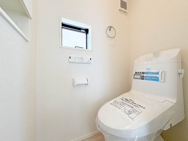 【トイレ】トイレ・ウォシュレット付。快適で衛生的な洗浄機能付温水シャワートイレです。