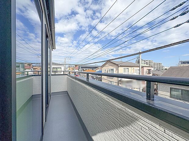 【バルコニー】  バルコニーから差し込む陽光・通風は、住環境・快適性と共に有り続ける貴重な「財産」です。