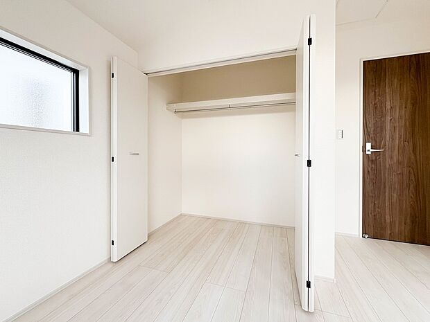 【収納】各部屋を最大限に広く使って頂ける様、全居住スペースに収納付。プライベートルームはゆったりと快適に。