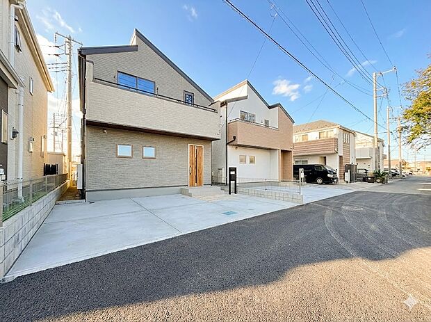 【前面道路】陽当りや通風性など各所に施された工夫で住みやすさを実現。部屋の大きさや周辺環境・街並など、資料には掲載していない情報が現地にはたくさんございます。是非ご確認下さい。