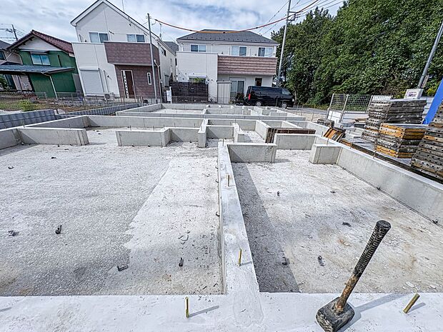 【外観】家は一生のお買物。自分ならではの家族ならではの、家にしたい。書斎を設ける。子どものプレイングルームを設ける。趣味のオーディオルームを設置する。夢を追うオンリーワンの家です。