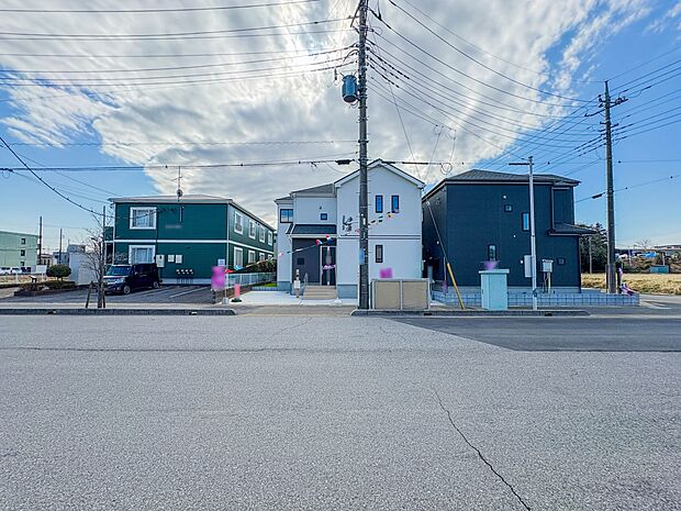 【外観】家族の温かさと陽光の暖かさ、楽しい毎日と明るい未来を予感させる「空間が織り成すひとつ先の住み心地」を演出します。