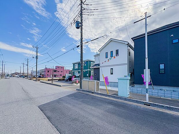 【外観】こちらの物件に少しでもご興味がありましたら、お気軽にお電話下さい。ネット上で「見えない物」「わからない事」でも、実際にご見学いただくことで、手に取るようにおわかりいただけるはずです。…