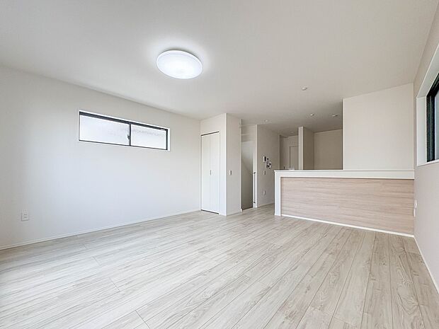 2号棟【LDK16帖】 整然とした空間演出、快適な理想の暮らしの実現は家のみの拘りではなく、そこで暮らす方々にとって素敵な環境であることも挙げられると思います。四季折々の変化が奏でる鼓動を…